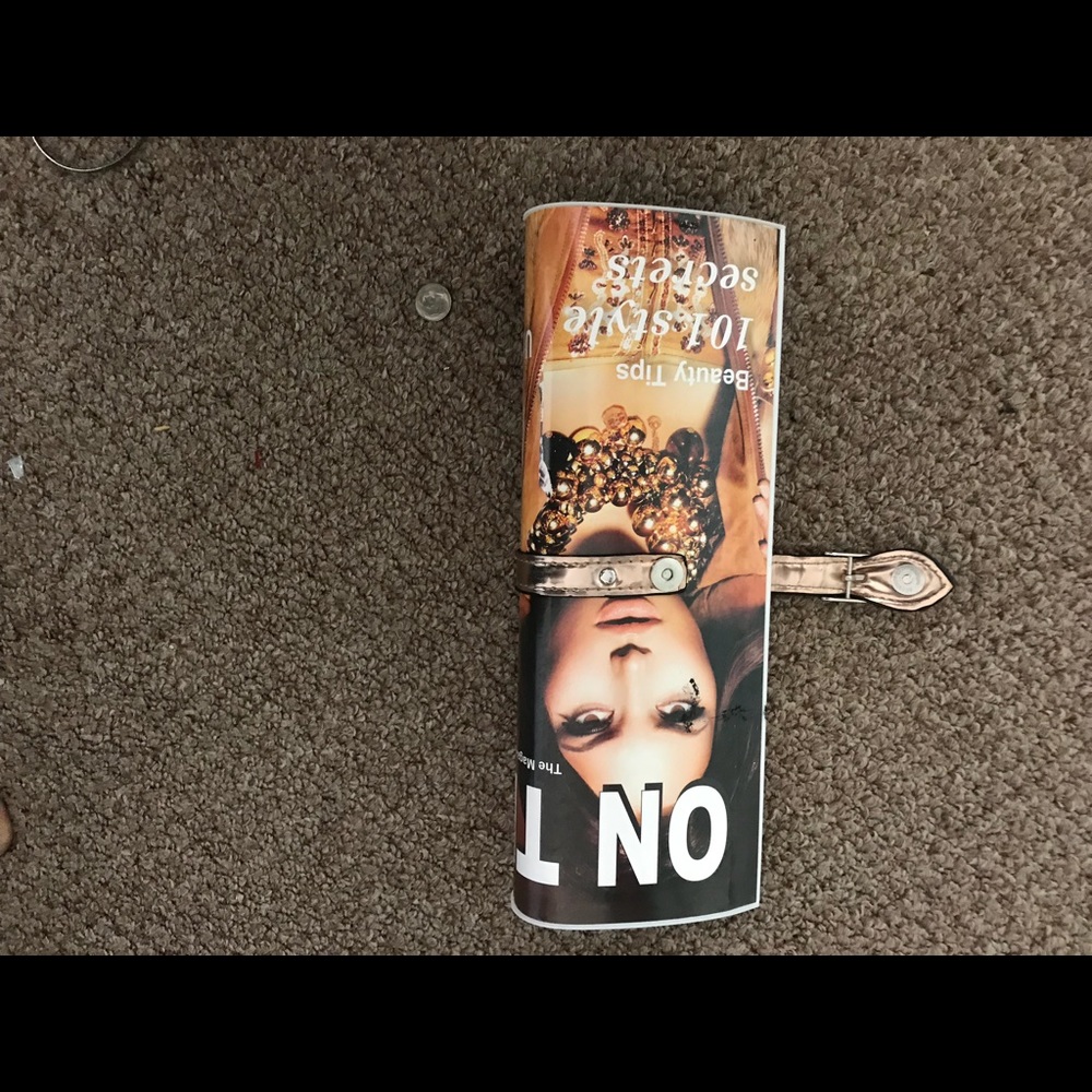 Magazine purse